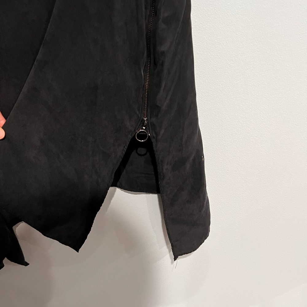 Velvet sleeveless with zips on side high neck top🖤 - Picture 3 of 8